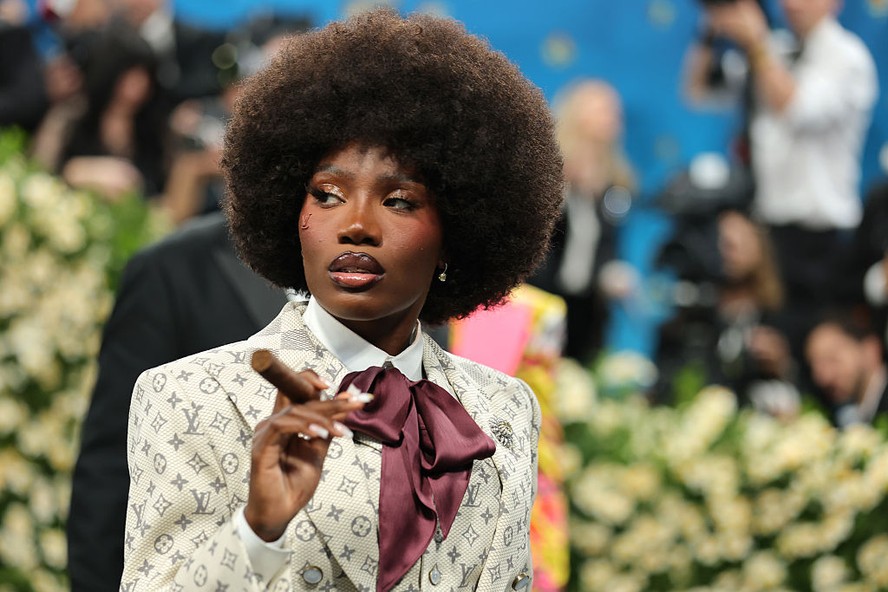 Met Gala 2025: Doechii chega deslumbrante ao tapete vermelho pela primeira vez
