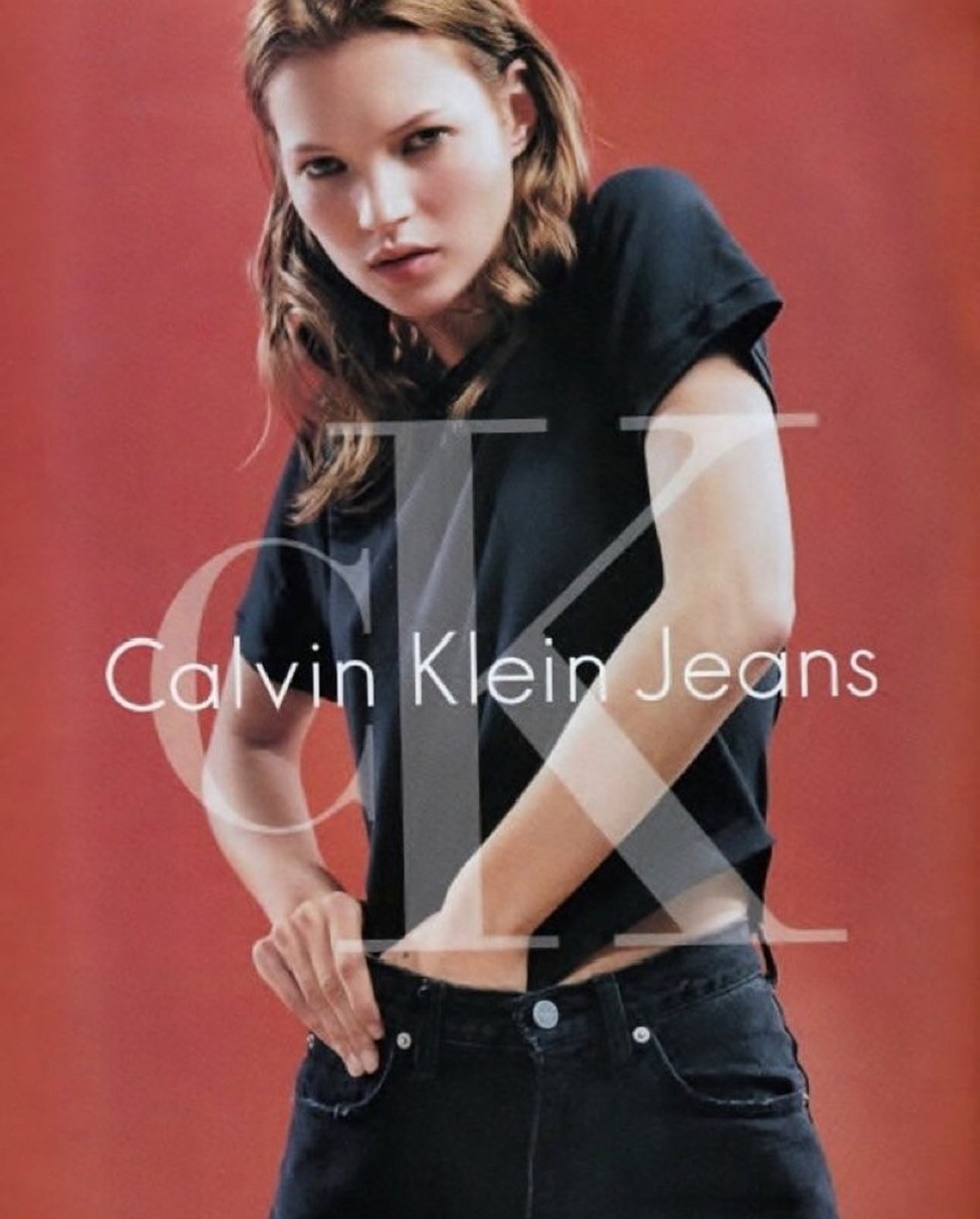 Kate Moss para a Calvin Klein Jeans em meados dos anos 90 (Foto: Reprodução/Instagram) — Foto: Glamour