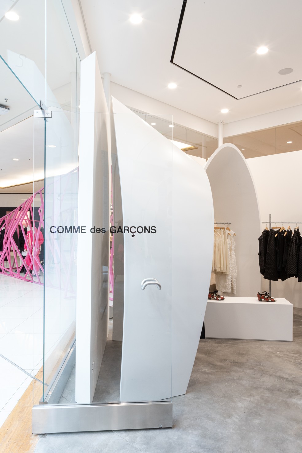 Loja Comme Des Garçons localizada no shopping Iguatemi — Foto: Flavio Tepermn/Comme Des Garçons/Divulgação