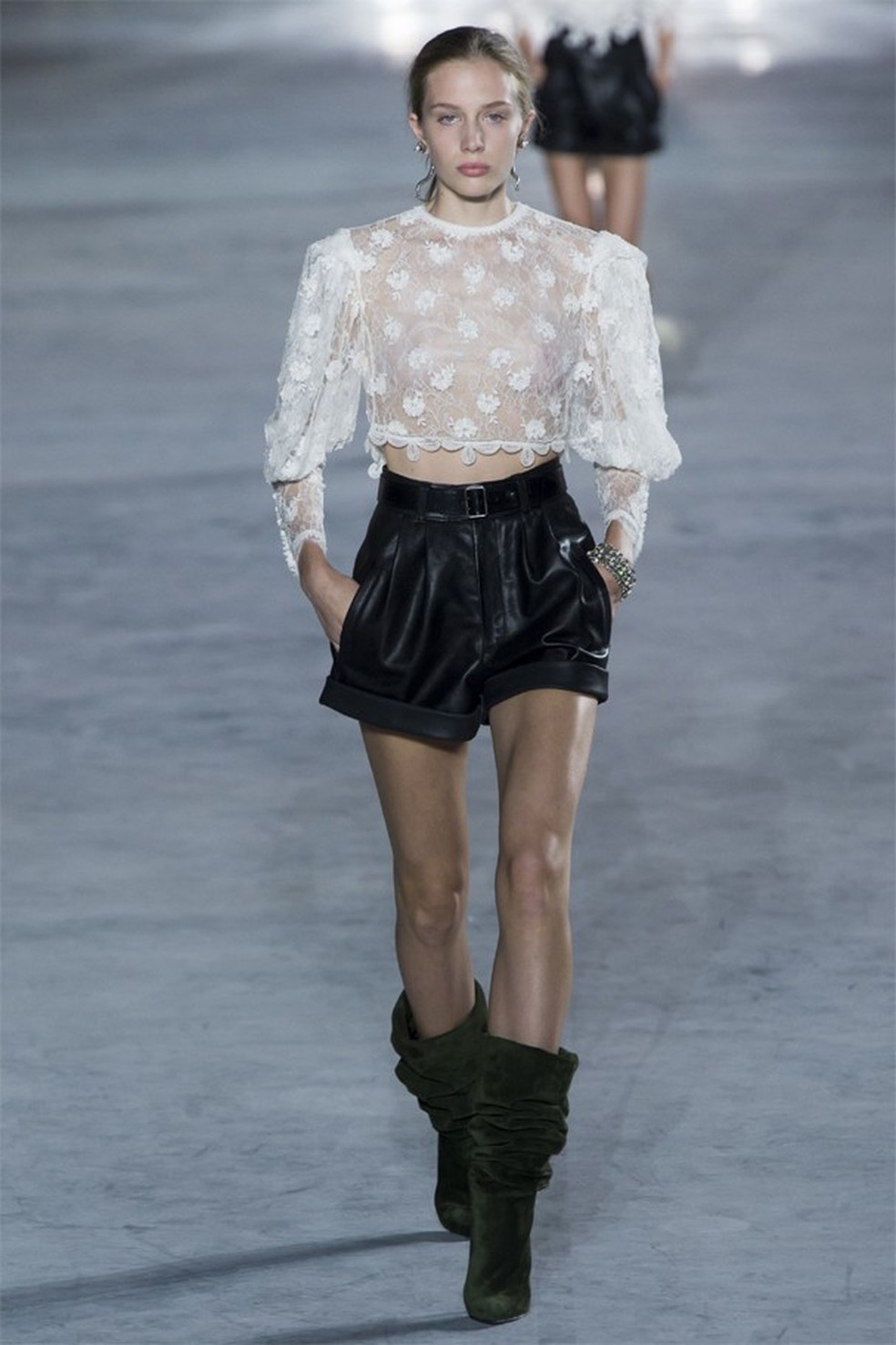 Saint Laurent verão 2018 (Foto: Imaxtree) — Foto: Glamour