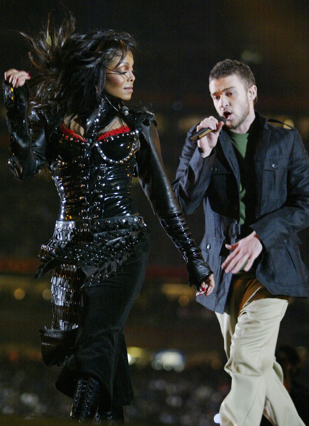 Relembre os looks das artistas que já se apresentaram no Super Bowl — Foto: Getty Images