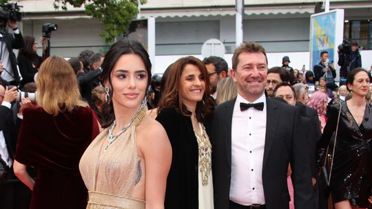 Grávida, Bruna Biancardi cruza tapete vermelho em Cannes com produção e joias poderosas