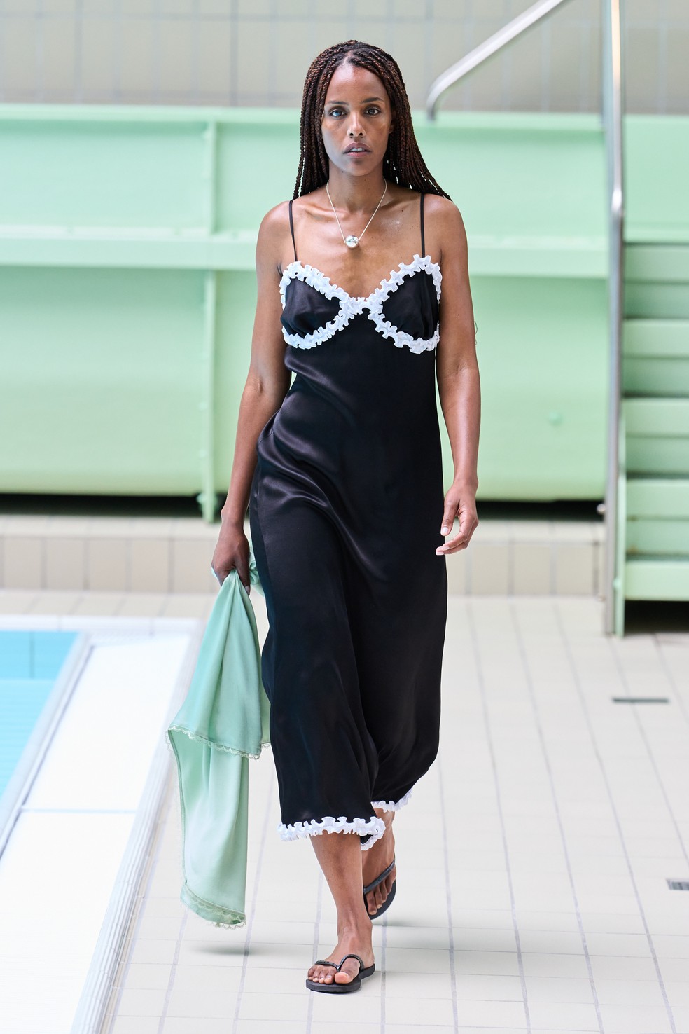 Se depender da Copenhagen Fashion Week, esse é o vestido da vez — Foto: Launchmetrics Spotlight