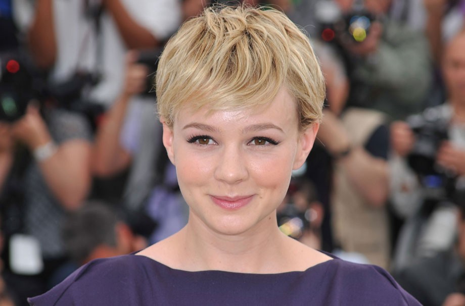 Carey Mulligan tem cara de fofa, e o perfil "joãozinho" caiu superbem no red carpet de "Never Let Me Go", em 2010