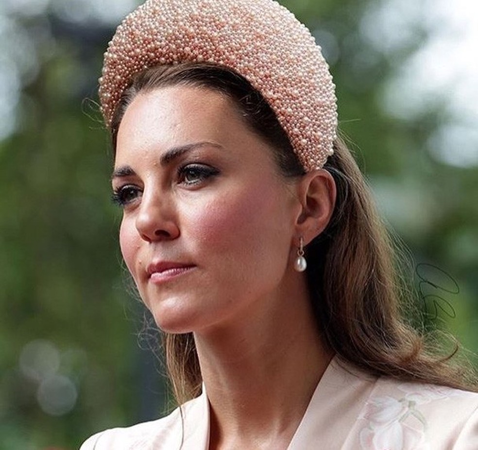 Kate Middleton usando a tiara acolchoada (Foto: Reprodução/Instagram) — Foto: Glamour