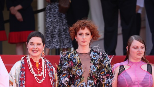 Carol Duarte cruza tapete vermelho de Cannes para longa-metragem internacional