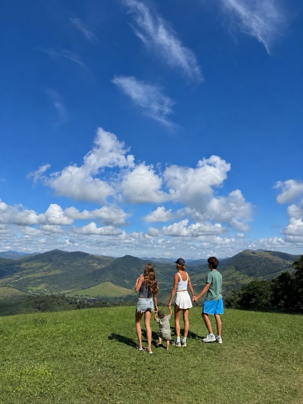 Gisele Bündchen e os filhos — Foto: Reprodução/Instagram