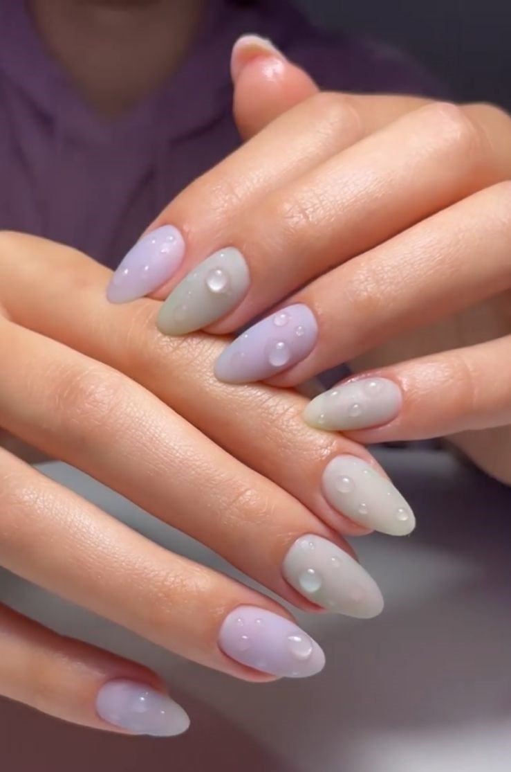 Unhas com gotas — Foto: Reprodução/Instagram