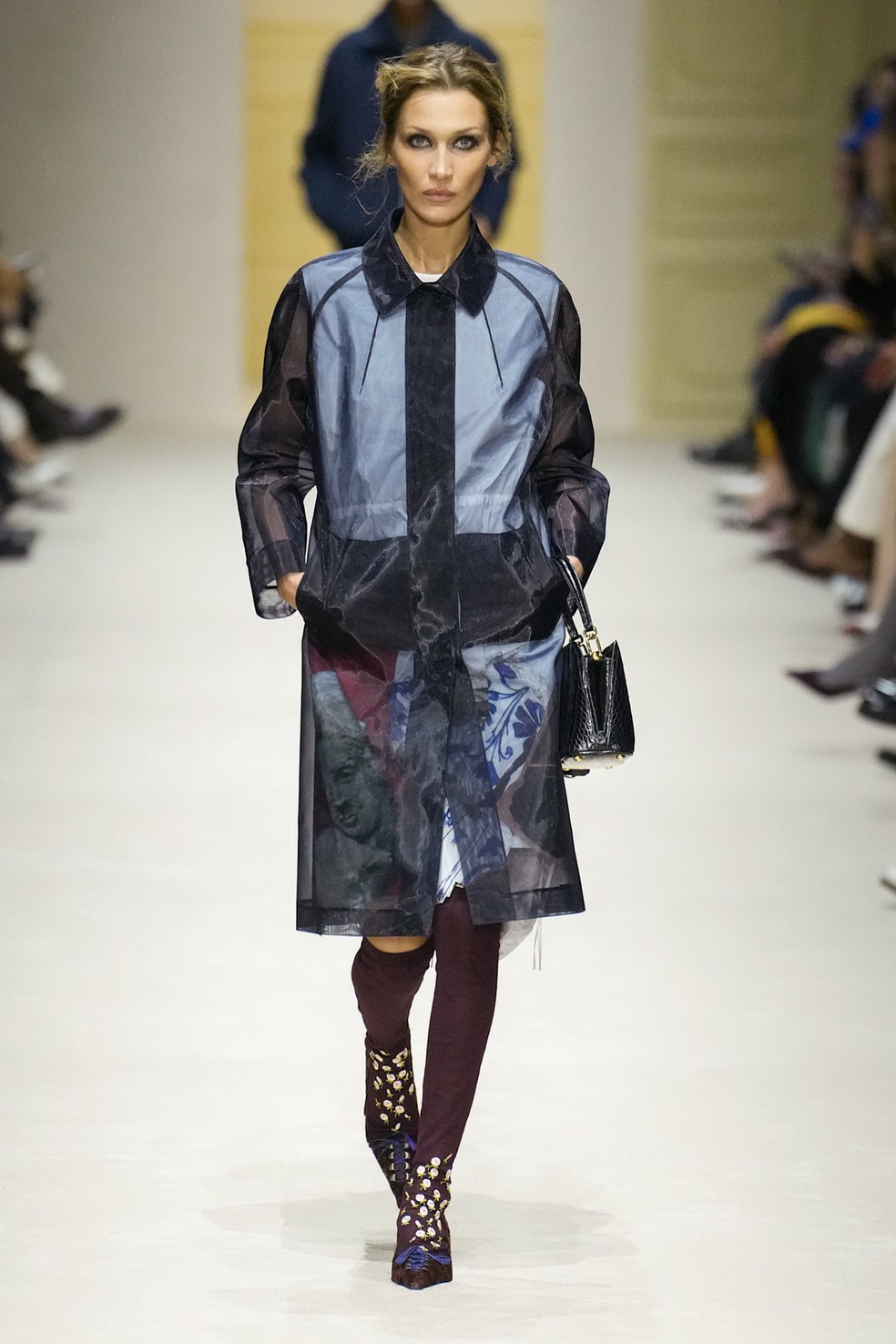 Bella Hadid - Prada Outono/Inverno 2026 — Foto: Launchmetrics Spotlight