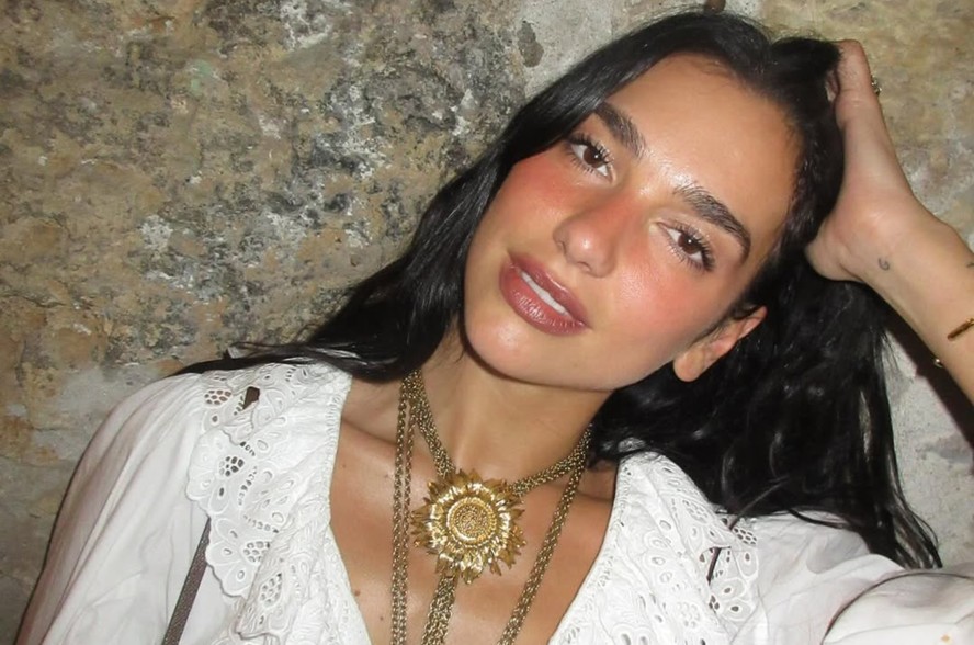 Descobrimos qual é o protetor solar favorito de Dua Lipa
