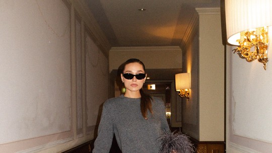 Sasha Meneghel surge com look poderoso para desfile da Prada na Semana de Moda de Milão