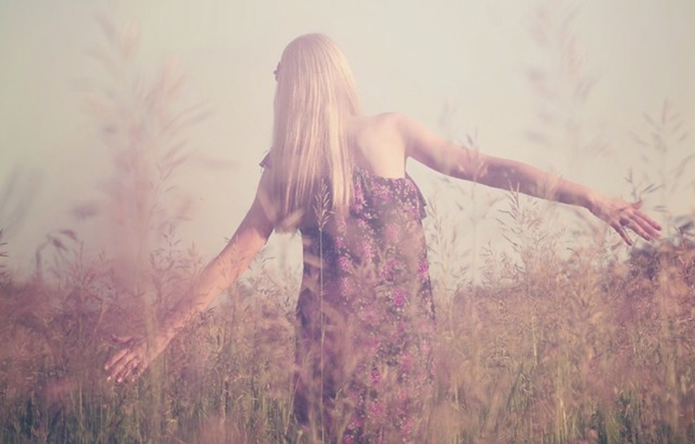 Existem maneiras superfáceis de se apaixonar por você mesma (Foto: Thinkstock) — Foto: Glamour