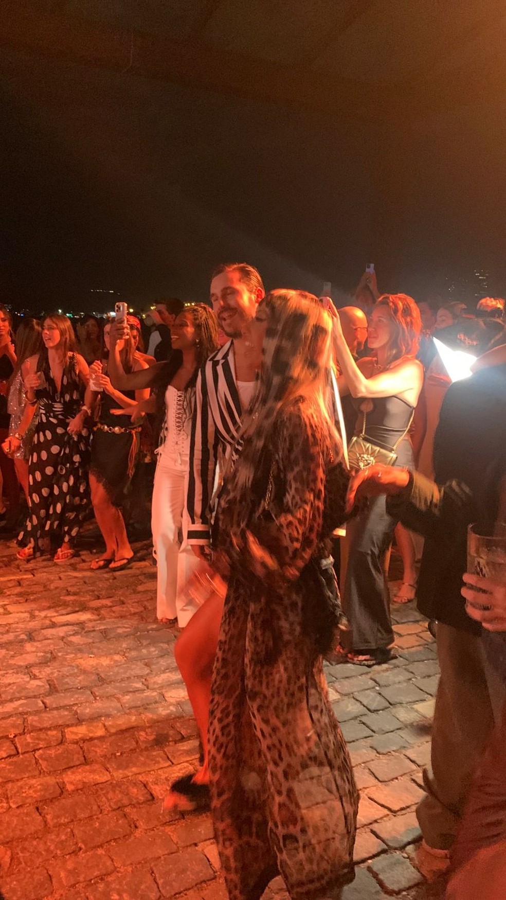 Sabrina Sato aposta em animal print do cabelo aos pés — Foto: Foto: Glamour Brasil