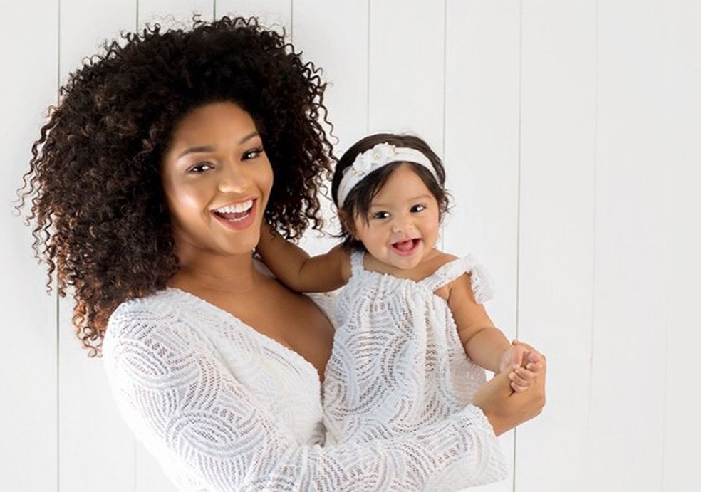 Juliana Alves e Yolanda (Foto: Reprodução) — Foto: Glamour