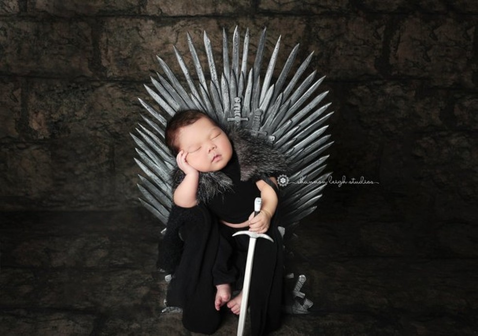 Fotógrafa faz book de recém-nascidos inspirado em "Game Of Thrones" (Foto: Divulgação) — Foto: Glamour