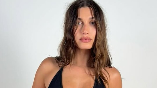 Hailey Bieber fala sobre o preço da fama: 'Você entra num ciclo de ficar se provando o tempo todo'