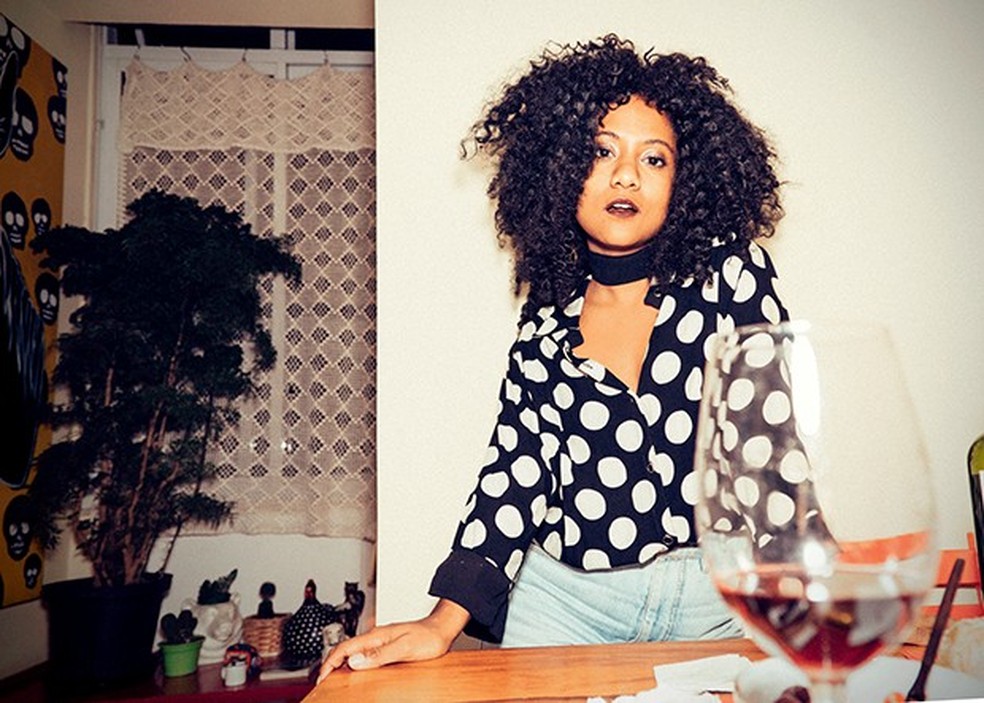 Luiza Brasil (@mequetrefismos) é jornalista, fashionista, crespa assumida e ativista racial. Aqui, na coluna Caixa Preta, compartilhará insights sobre moda, comportamento y otras cositas más...  — Foto: Glamour