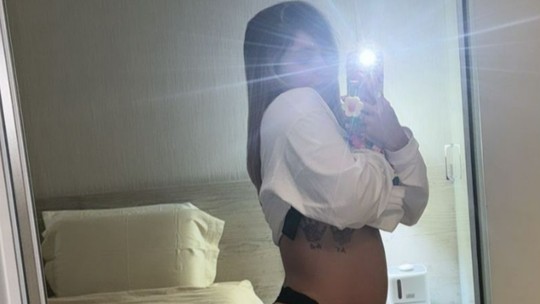 Virginia Fonseca encanta com foto no espelho mostrando a barriga: "Zé esticou"