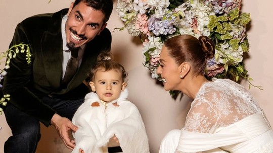 Fernanda Paes Leme mostra Pilar como daminha de Giovanna Lancellotti e Gabriel David Fernanda Paes Leme mostra Pilar como daminha de Giovanna Lancellotti e Gabriel David