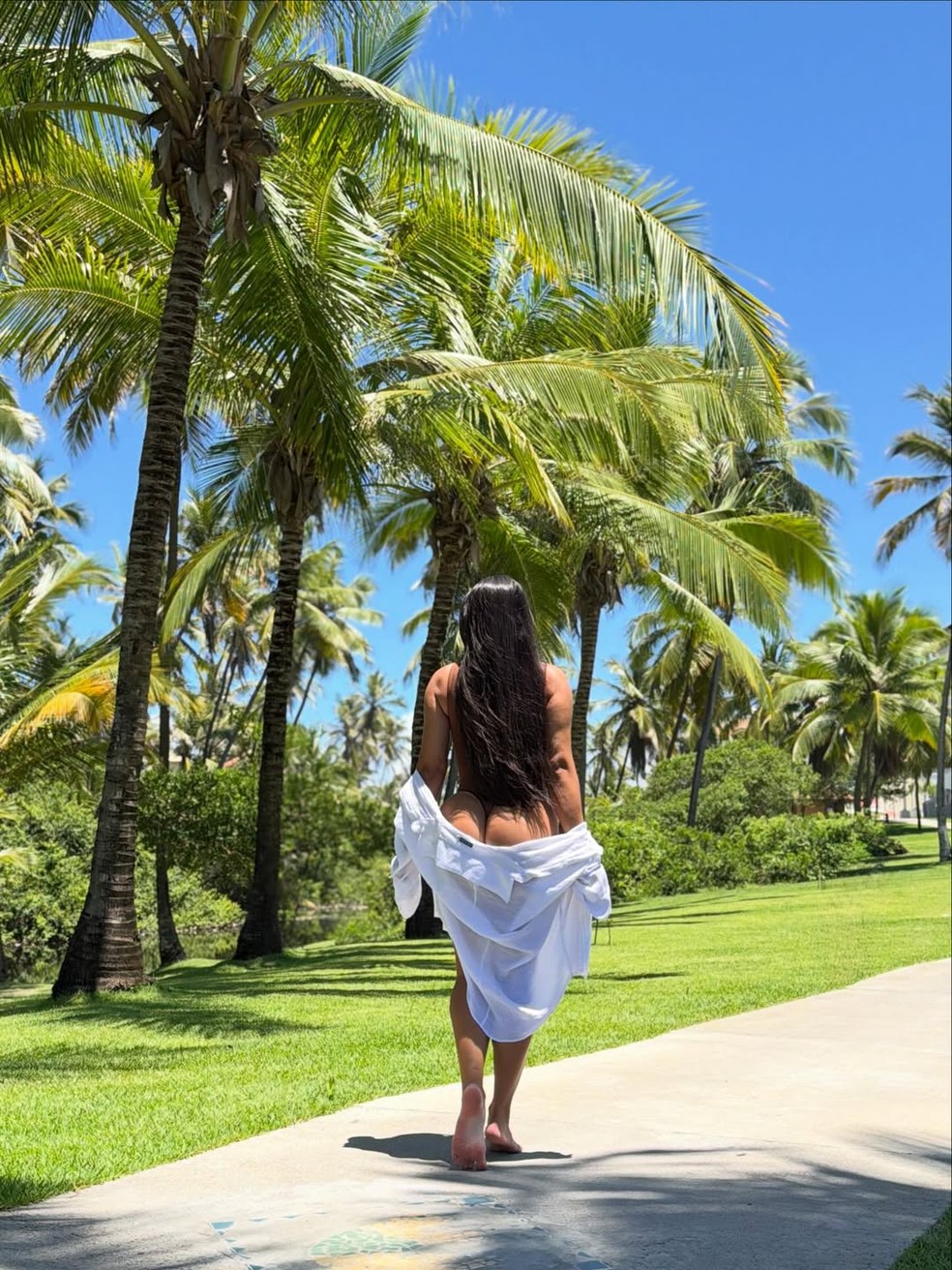 Fernanda Bande curte dia de praia — Foto: Reprodução/Instagram