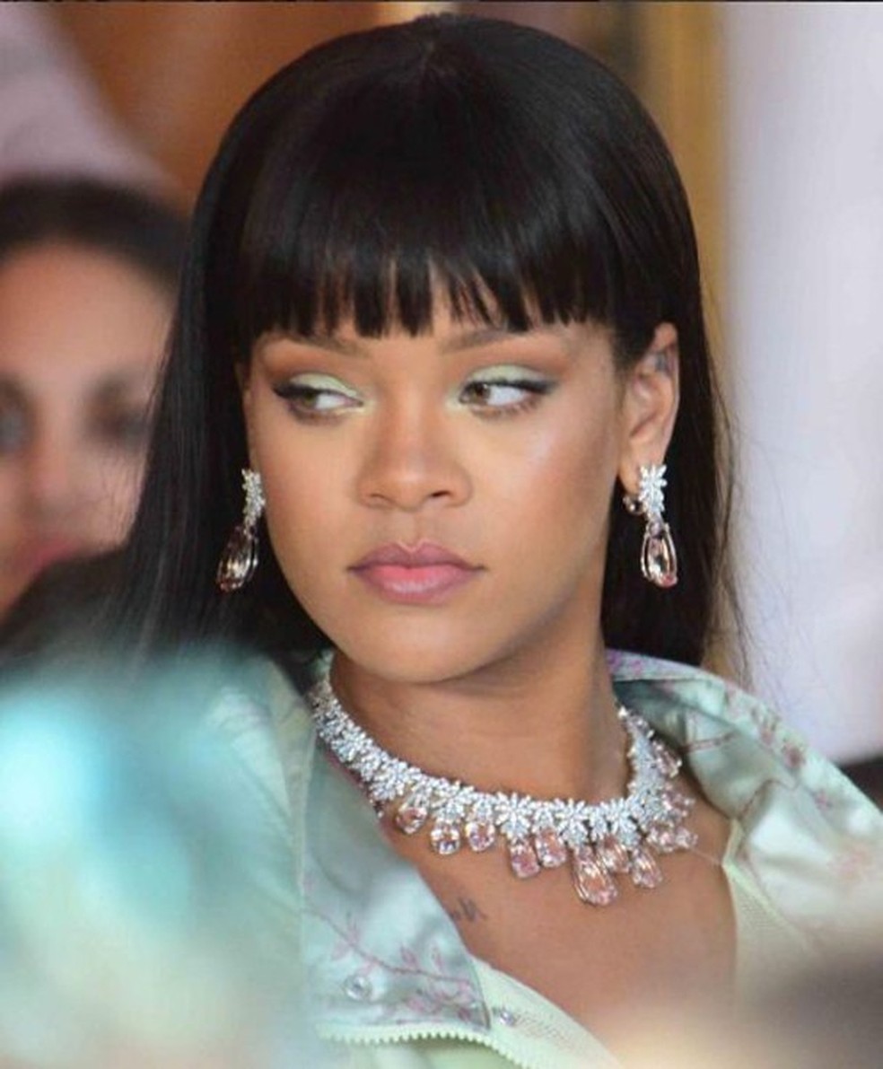 Rihanna está o iluminador de sua linha de beleza nesta foto! Arrasou, hein? (Foto: Reprodução/Instagram) — Foto: Glamour