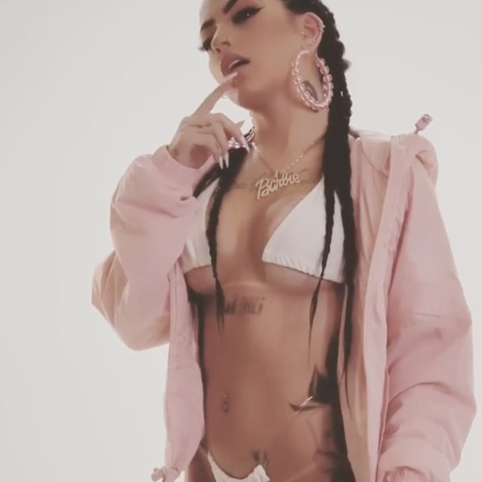 Mc mirella dancando de calcinha