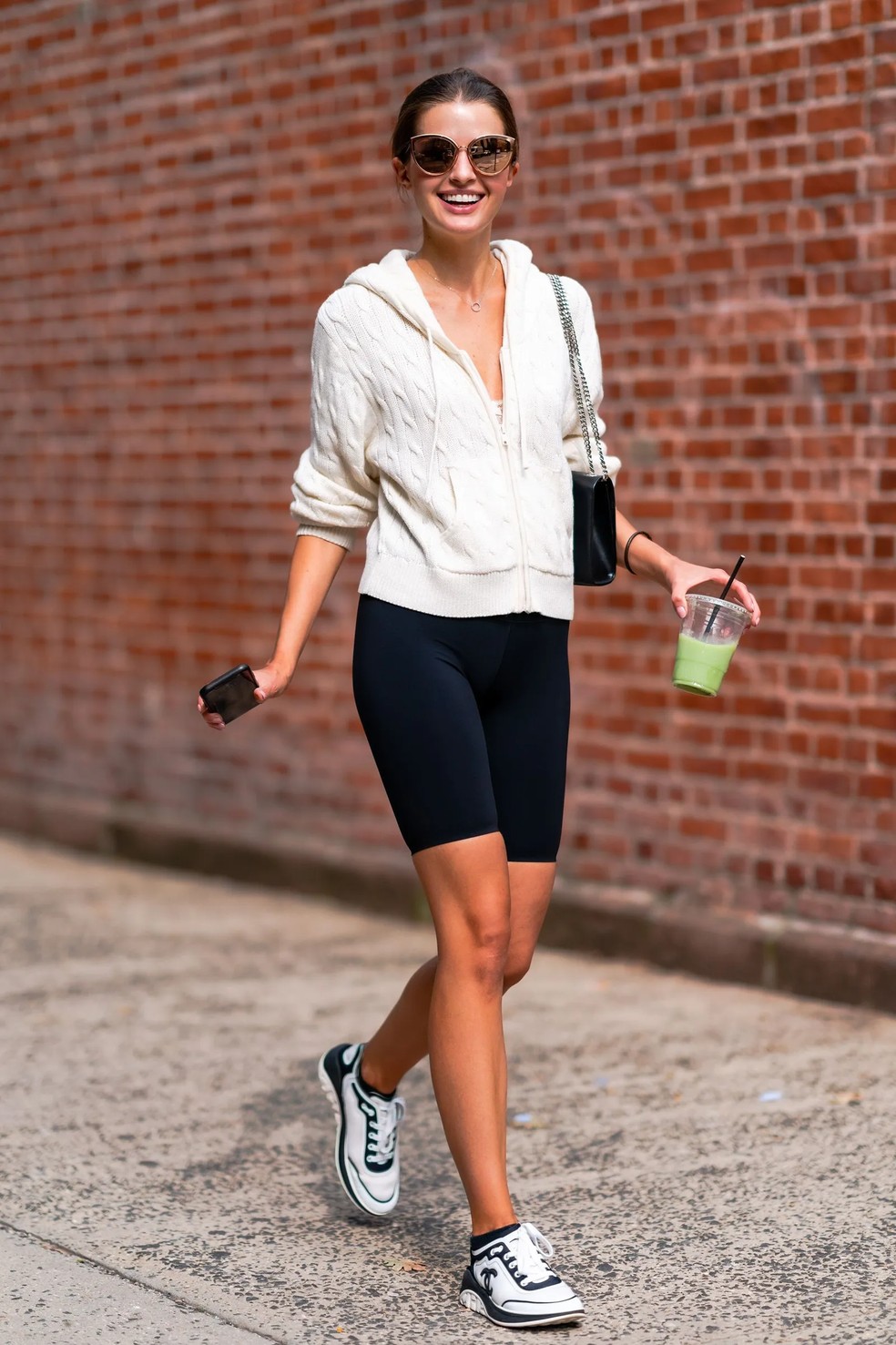 Do casual à noite: como usar biker shorts com tudo — Foto: Getty Images