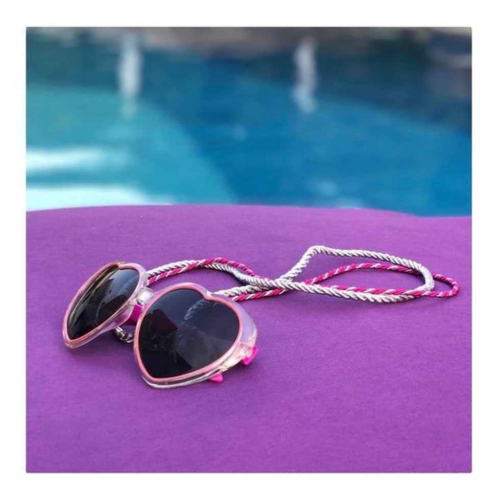 Cordinhas de óculos da Fio de Sol (Foto: Reprodução/Instagram) — Foto: Glamour