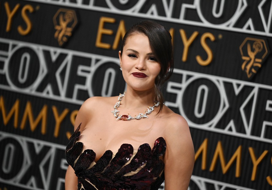 Emmy 2023 Selena Gomez faz primeira aparição pública em red carpet com