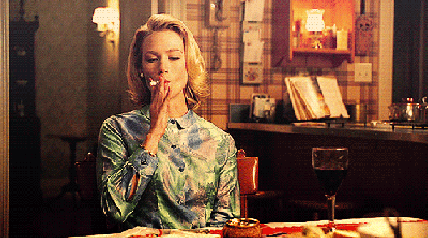 January Jones como Betty Draper na série Mad Men (Foto: Reprodução) — Foto: Glamour