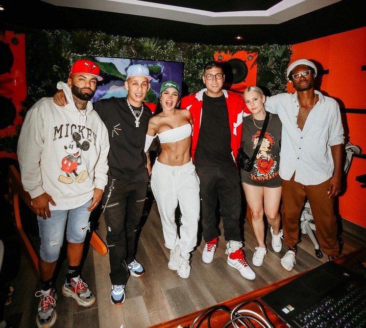 Ex-BBB Flay grava em estúdio musical em Miami: ''Meu talento me trouxe ...