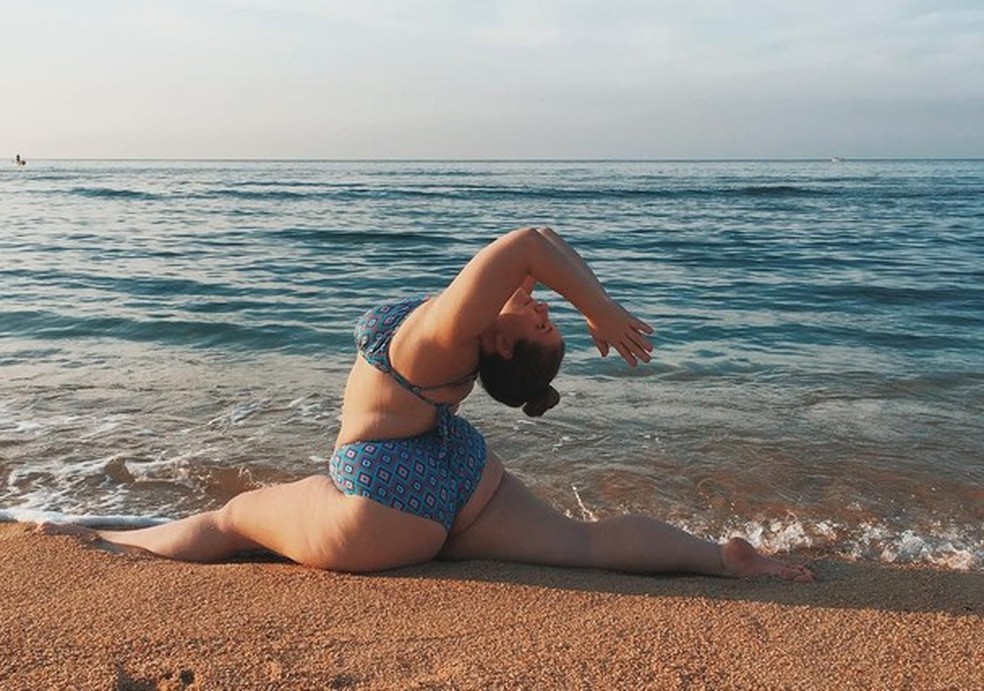 Dana Falsetti é professora de ioga (Foto: Reprodução) — Foto: Glamour
