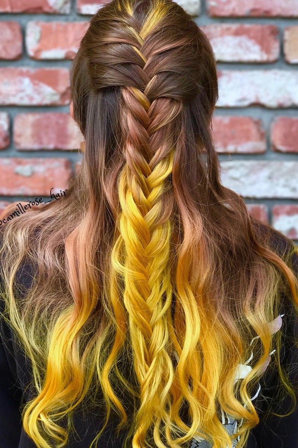 Cabelo amarelo mostarda (Foto: Reprodução Instagram ) — Foto: Glamour