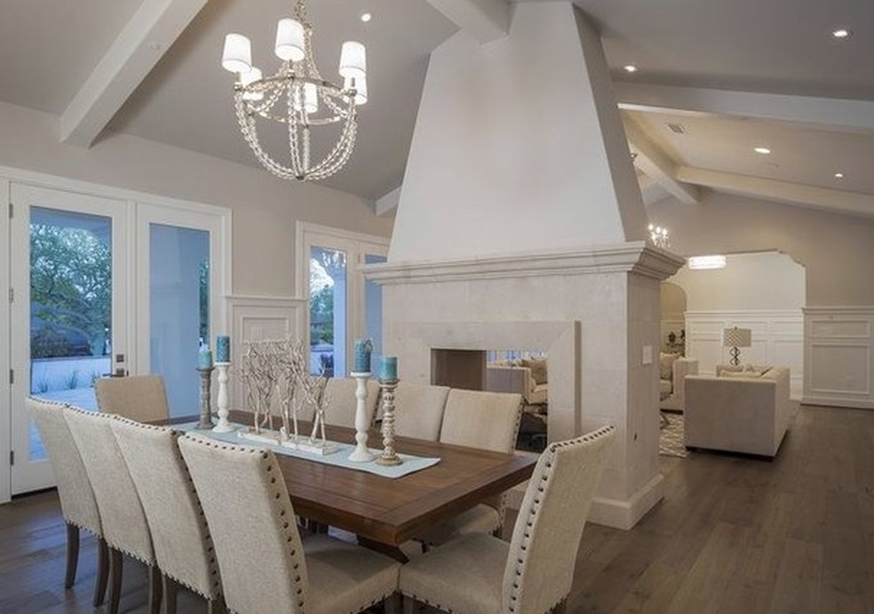 Sala de jantar da mansão de Michael Phelps (Foto: HighResMedia/Divulgação) — Foto: Glamour