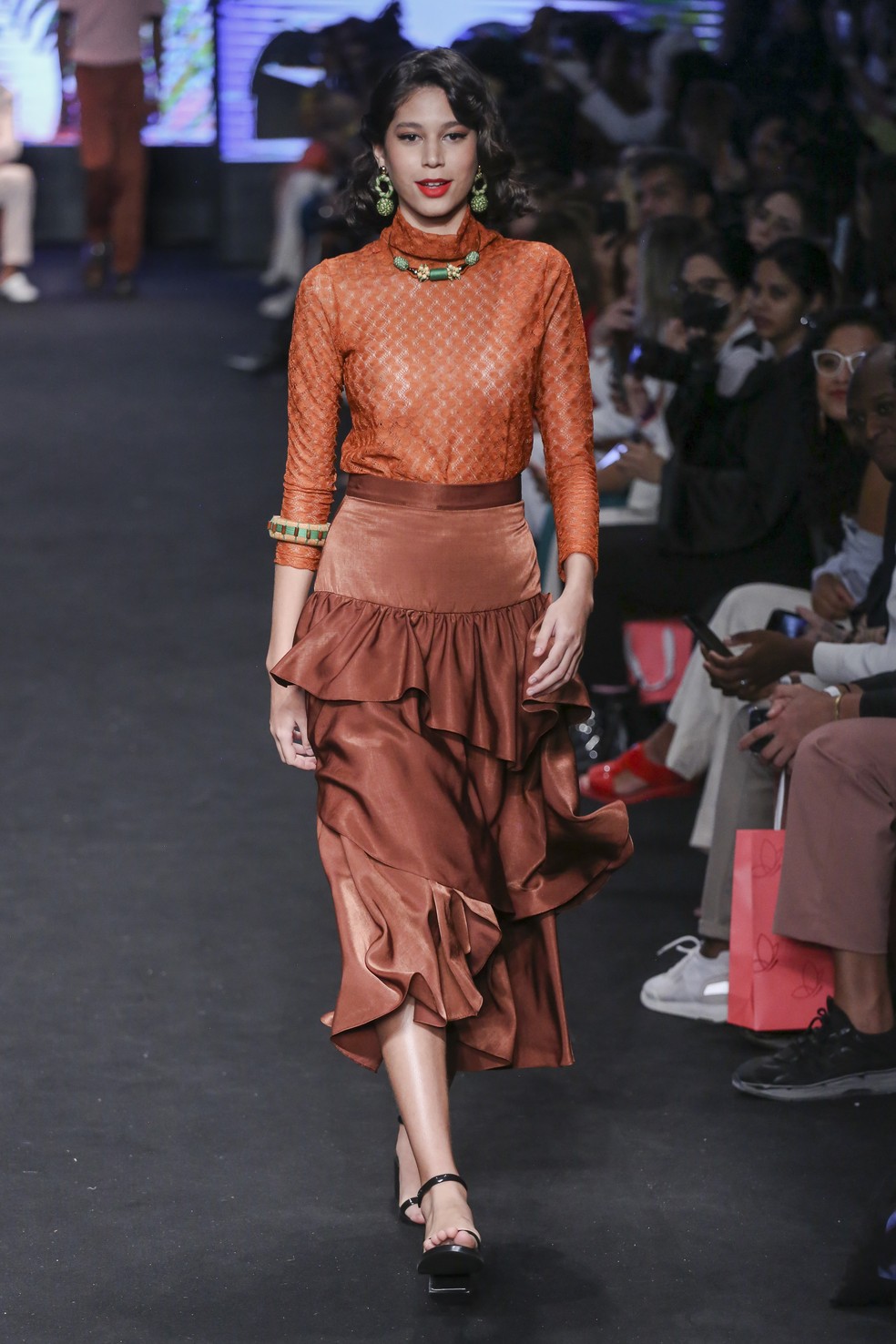 O babado é certo: 13 looks com a tendência para te inspirar no verão