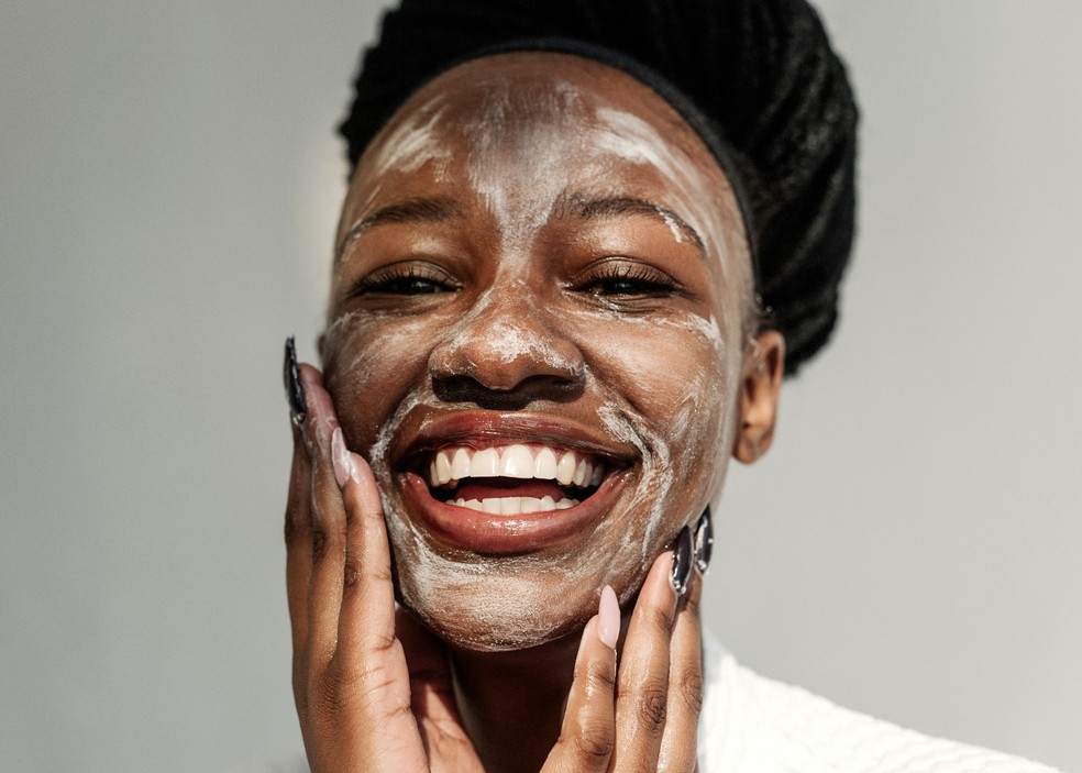 Confira os queridinhos das internautas da Amazon e prepare a nécessaire para 2022! (Foto: Getty Images) — Foto: Glamour