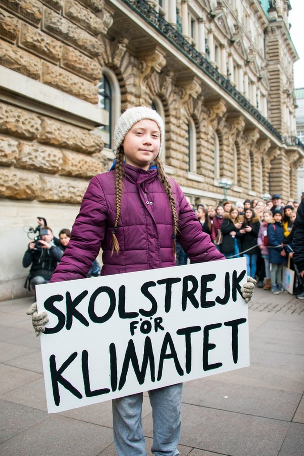 Sueca de 16 anos protesta pelas mudanças climáticas (Foto: Getty Images) — Foto: Glamour
