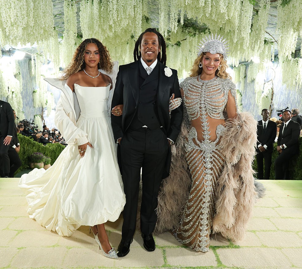 Furou a regra? Blue Ivy aparece no Met Gala e levanta suspeitas de quebra de protocolo — Foto: Getty Images