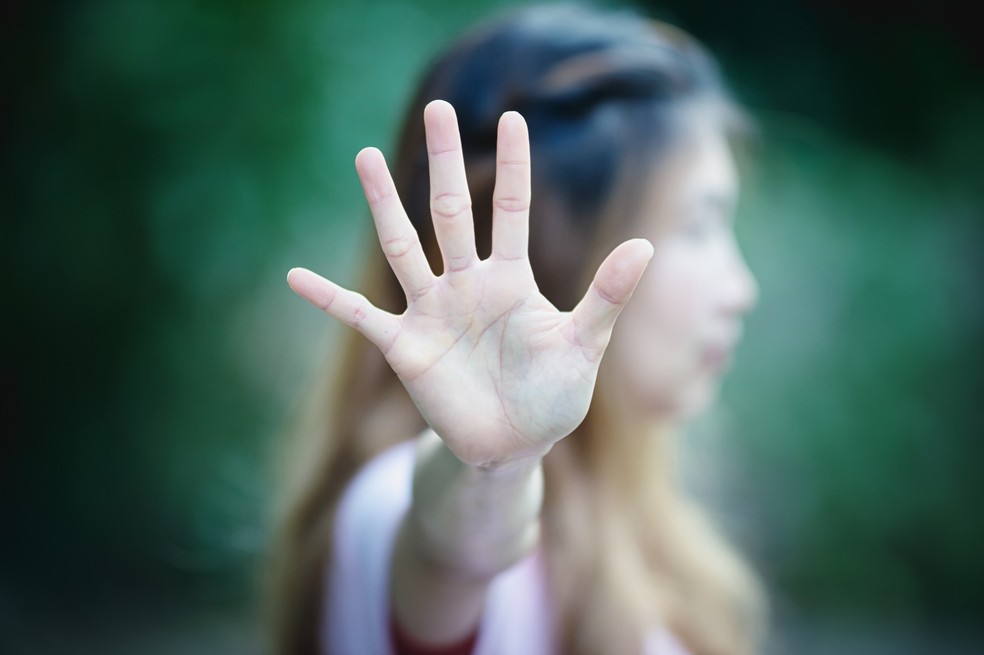 Uma em cada três mulheres já "experimentou violência física e/ou sexual por parte de seus parceiros" segundo a OMS (Foto: Thinkstock) — Foto: Glamour