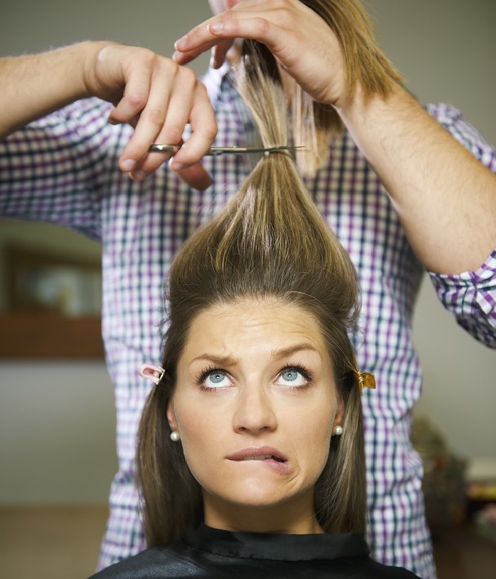 Cabeleireira mostra como um simples corte de cabelo pode fazer