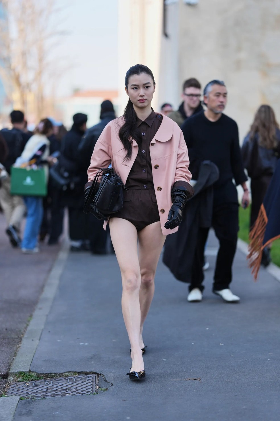 Microshorts balloon: saiba como usar uma das promessas fashion do verão europeu — Foto: Getty Images