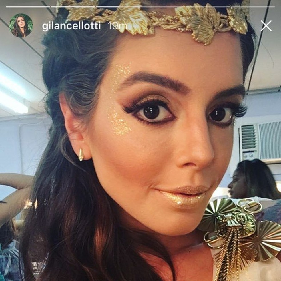 A personagem Milena usará fantasia grega em cena Sol Nascente. Giovanna Lancellotti antecipou o visual nas redes sociais (Foto: Reprodução Instagram) — Foto: Glamour