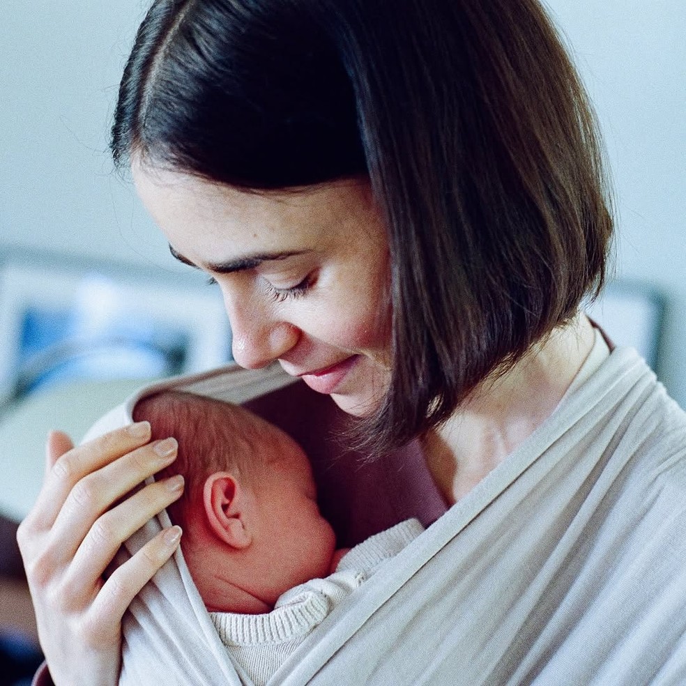 Lily Collins posta clique raro com a filha — Foto: Reprodução/Instagram