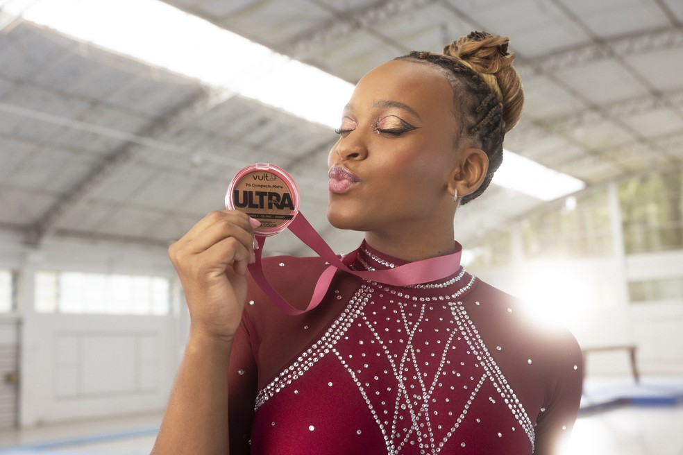 Para Rebeca, a nova cartela de cores representa uma conquista importante — Foto: Divulgação