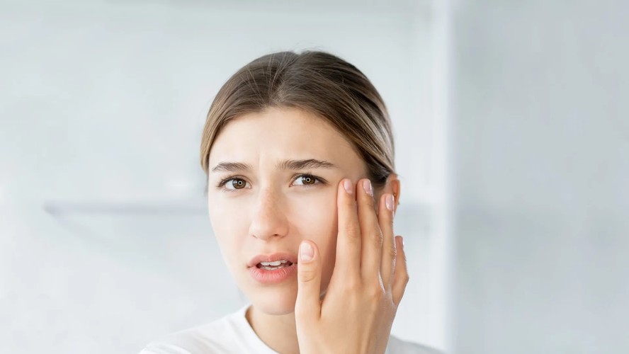 O que causa as bolsas sob os olhos? Pode ser problema no fígado!