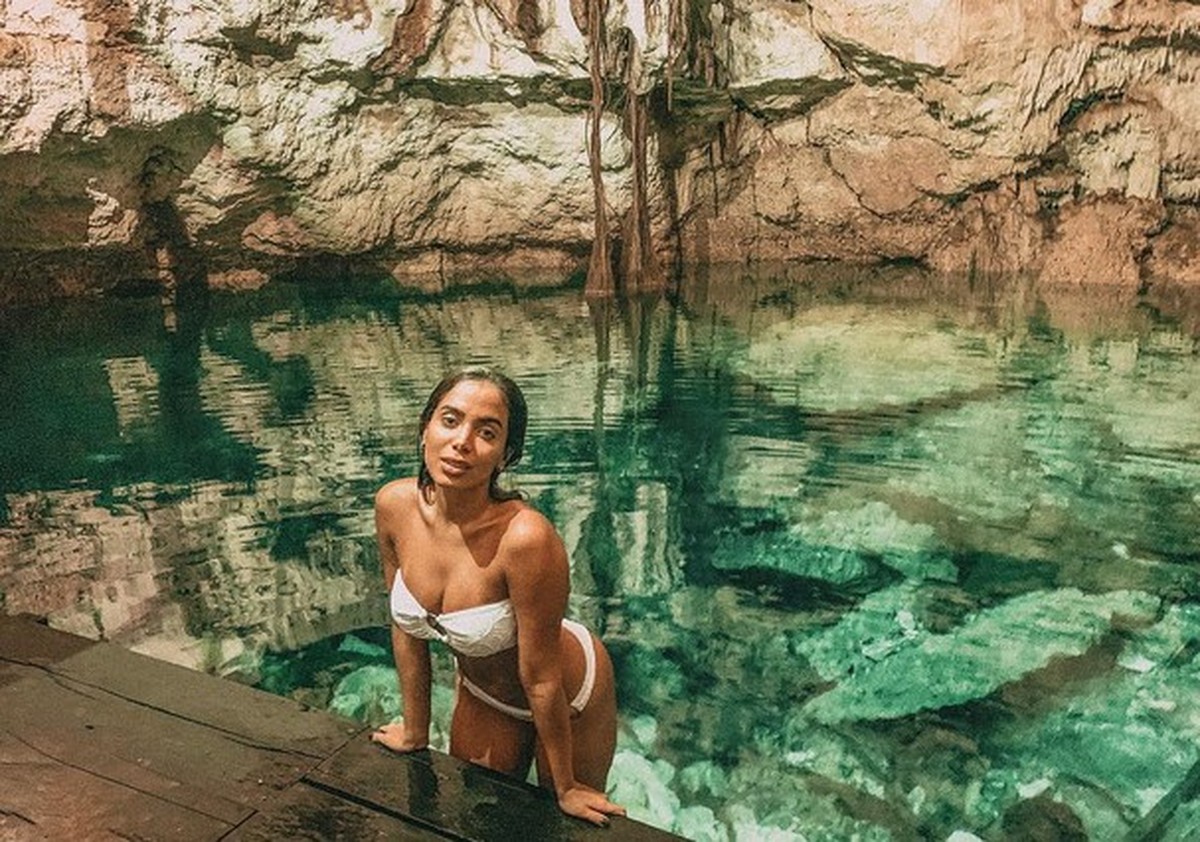 En bikini, Anitta disfruta de sus vacaciones en México y se toma fotos en un lago paradisíaco |  Celebridad