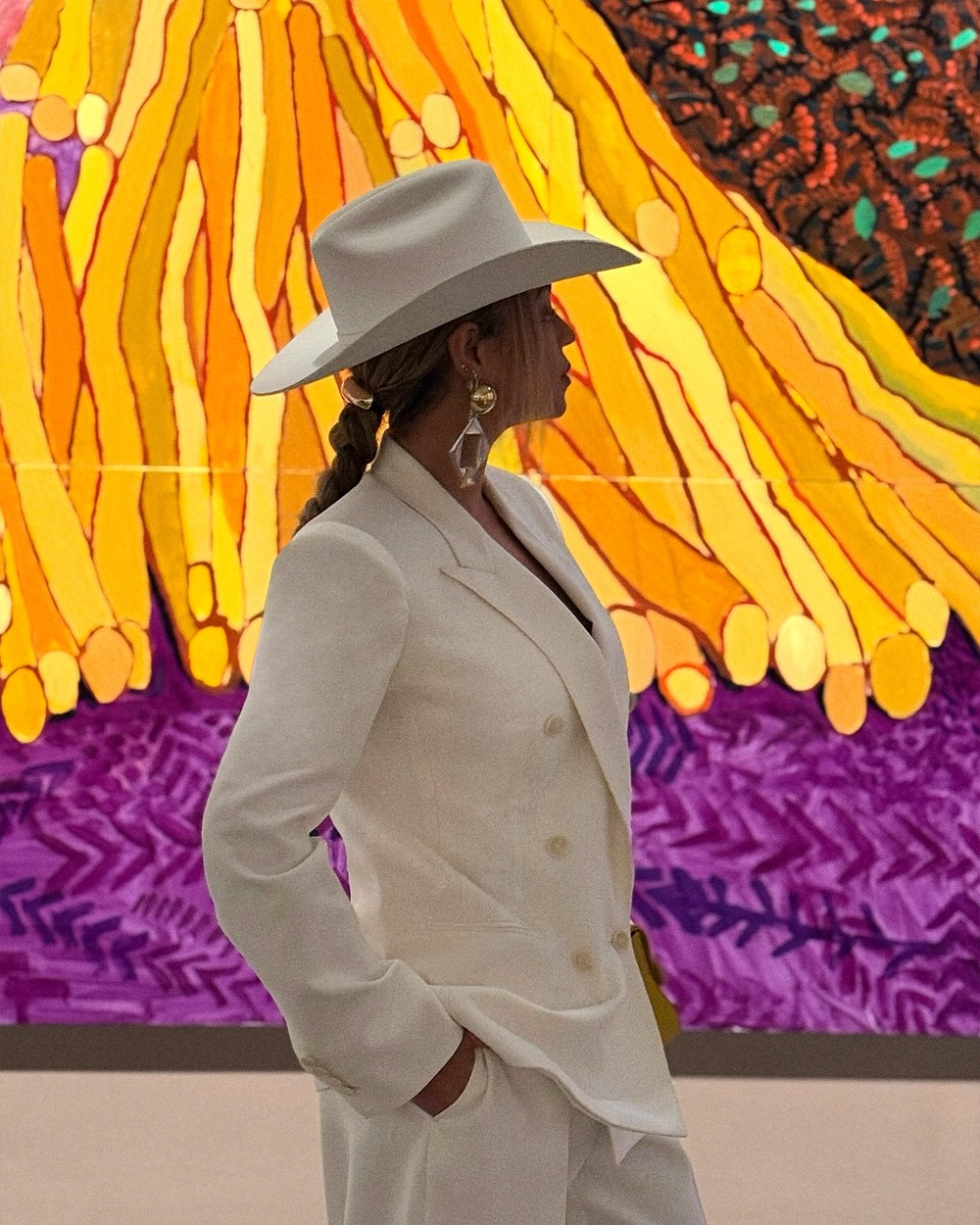 Beyoncé dá toque western em look alfaiataria Stella McCartney