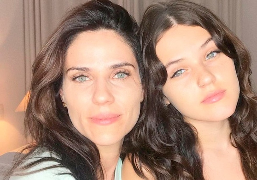 Filha de Marcelo Serrado e Rafaela Mandelli estreia no mundo da moda