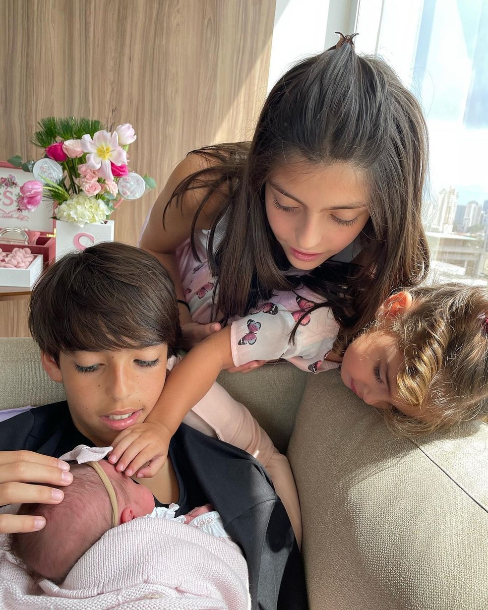 Luca, Isabella, Esther e Sarah, quatro filhos do jogador Kaká — Foto: Instagram