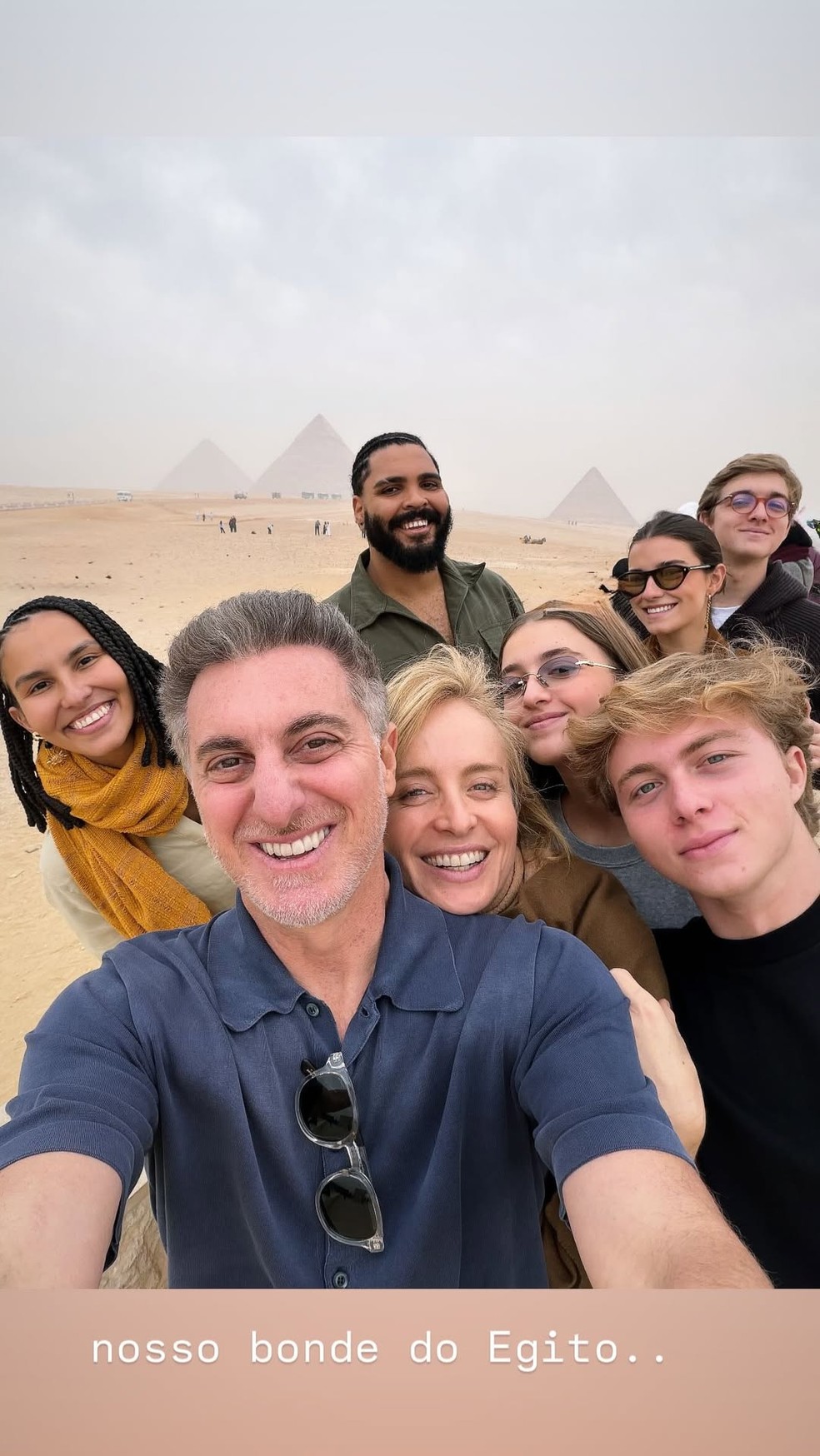 Angélica e Luciano Hulk viajam com a família e amigos — Foto: Reprodução/Instagram